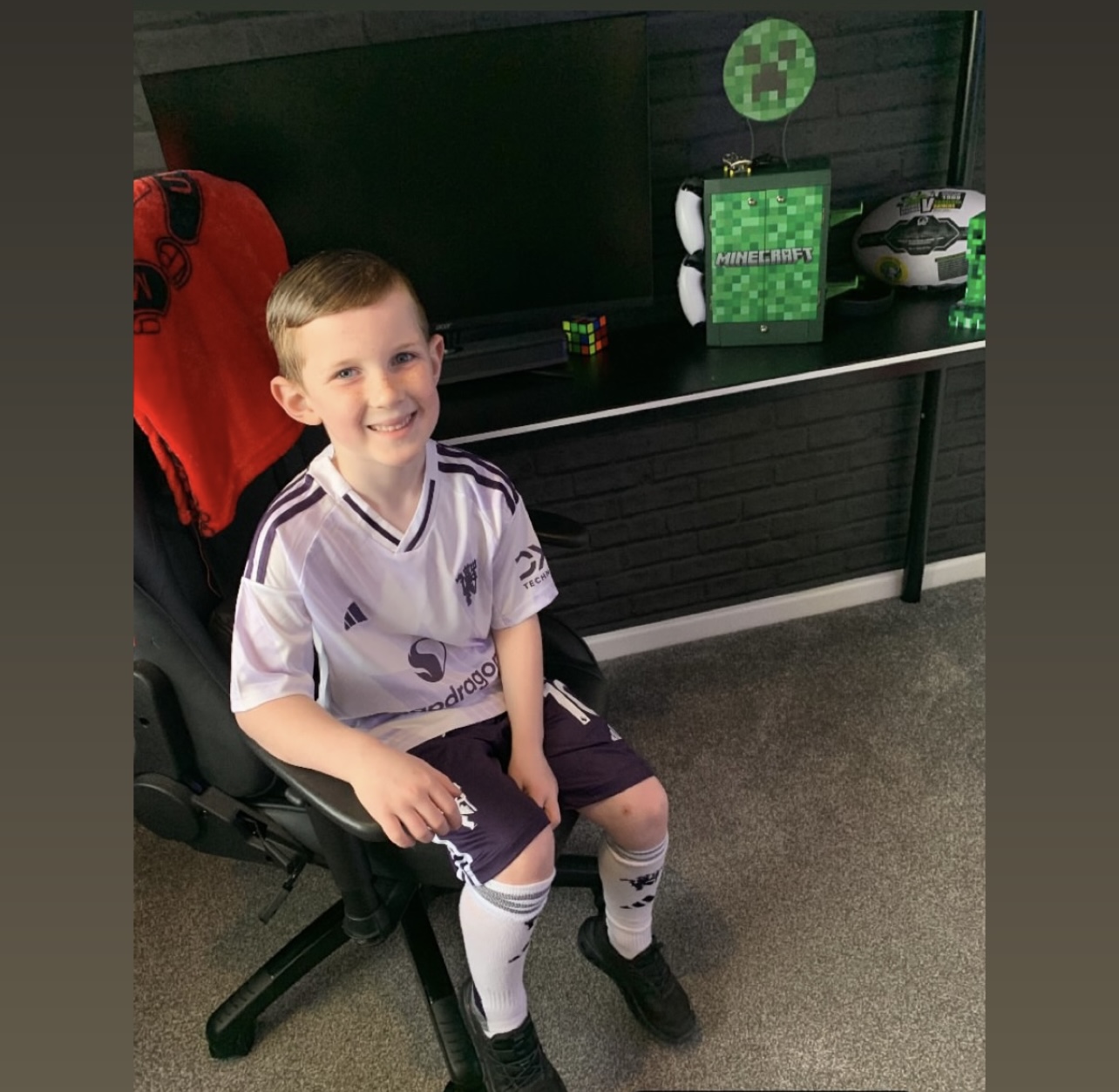 White/Purple Changing Room