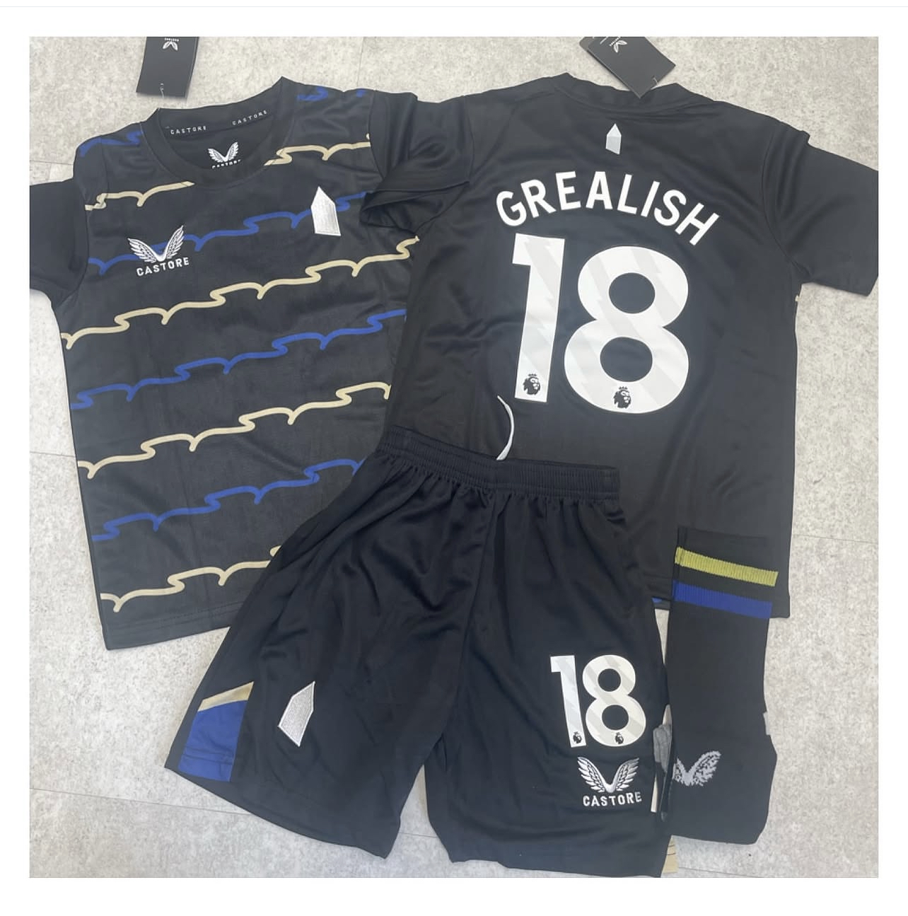 CLUB-STYLE FOOTBALL KIT