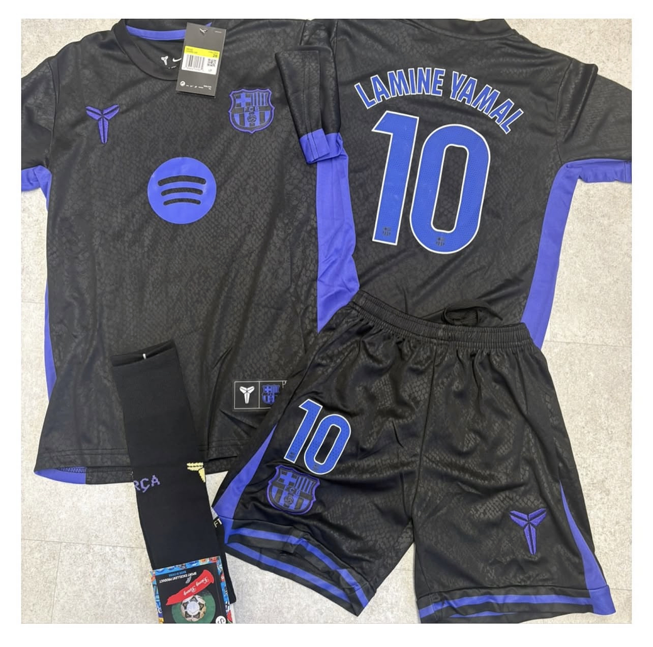 CLUB-STYLE FOOTBALL KIT
