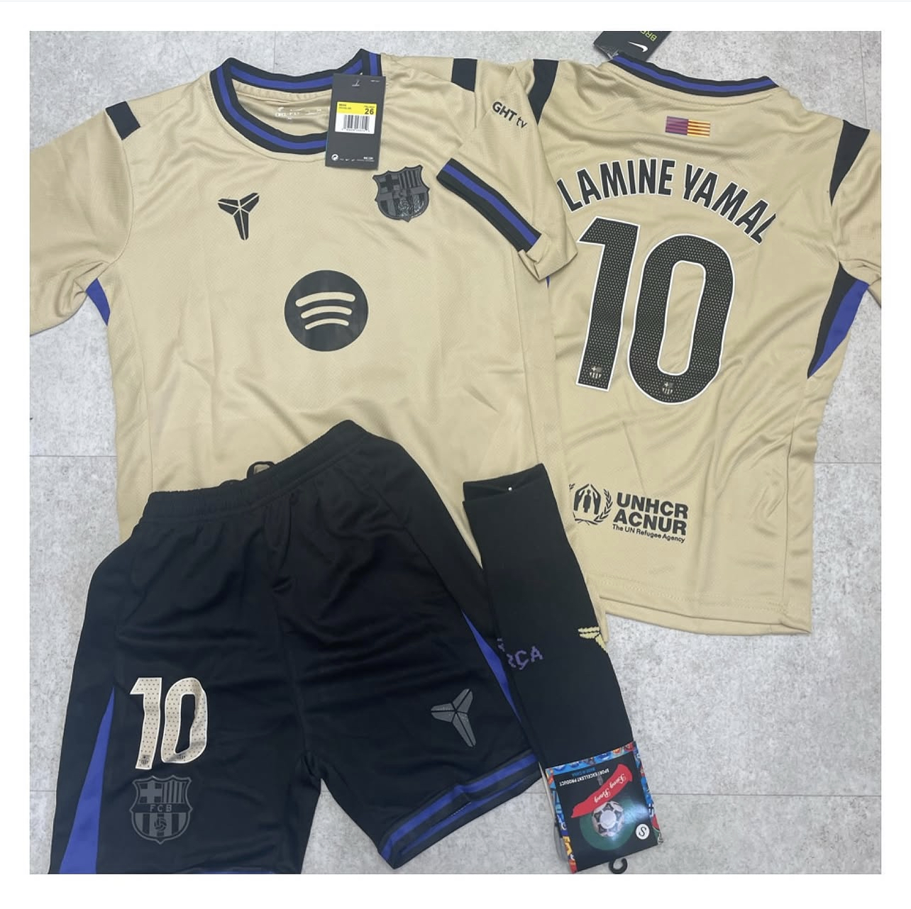 CLUB-STYLE FOOTBALL KIT